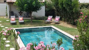 A rectangular swimming pool with a tiled edge, surrounded by a grassy area with a few chairs and a tree. - Holiday rental with pool in the Alpilles for 6 people (Plan-d´Orgon)