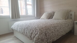 2 bedrooms, iron/ironing board, travel cot, free WiFi - Fisherman's cottage 1 minute from the port (Le Tréport)