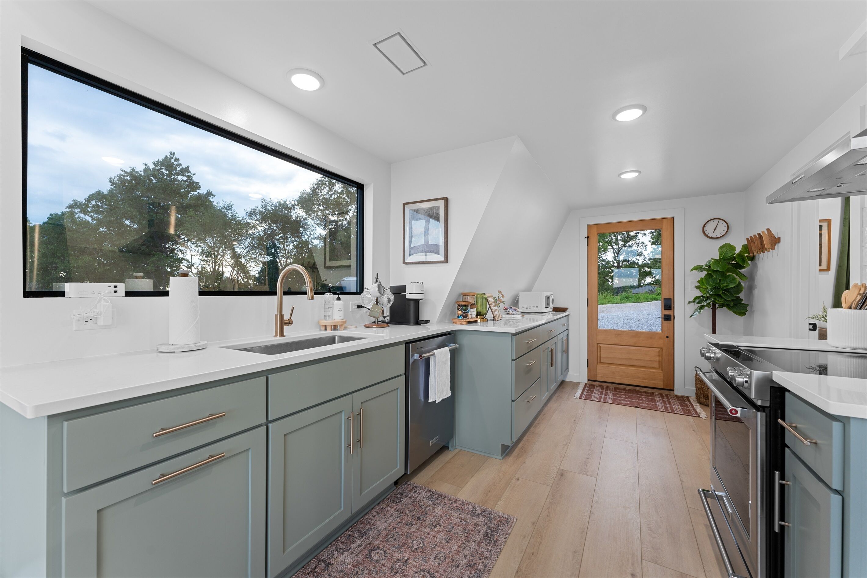 冰箱、微波炉、烤箱、炉灶