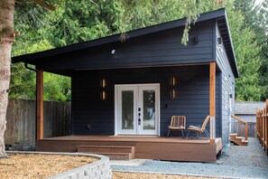 Exterior - Modern 2Bed/2Bath Home with Full Kitchen (Bothell)