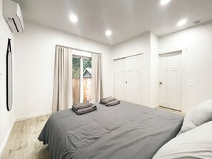 2 chambres, fer et planche à repasser, Wi-Fi, draps fournis
