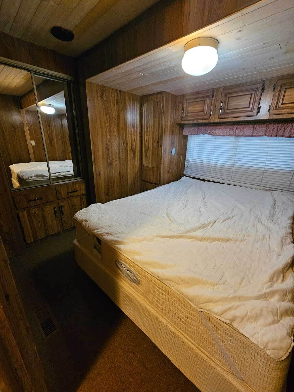 Mobile Home, Lake View
