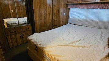 Trailer 10 - Lakefront
