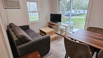 Cottage, vue partielle sur le lac | Coin séjour