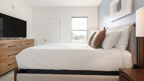Appartement (2 Bedrooms) | 2 chambres, décor unique, ameublement unique, bureau