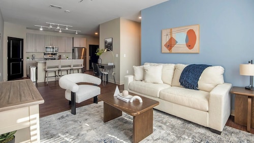 Landing Beautiful 1bd, Clubhouse, Gym