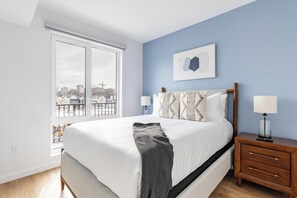 Lägenhet (1 Bedroom) | 1 sovrum, individuell inredning, unika möbler och skrivbord