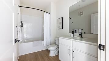 Apartment (1 Bedroom) | Bathroom | Free toiletries, hair dryer, towels, soap