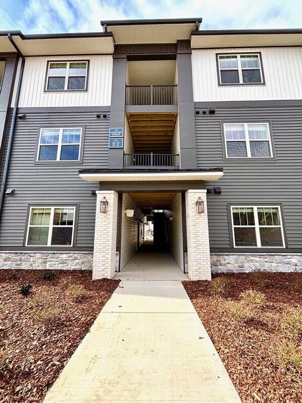 Exterior - Landing Apartments - West Asheville (Asheville)