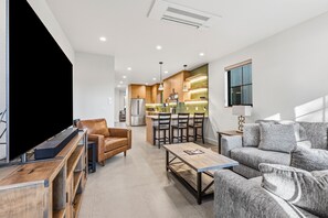 TV - Downtown Sandpoint Luxury | Walk to Lake & Dining (Sandpoint)