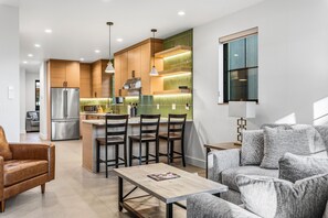Interior - Downtown Sandpoint Luxury | Walk to Lake & Dining (Sandpoint)