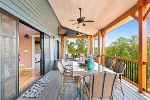 Outdoor dining - Eagles Nest 5 Bdrm Lake Front Home (Dandridge)
