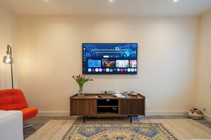 Interior - Cosy & Contemporary 2 Bed Home, Quiet Area Parking - Pass the Keys (Shrewsbury)
