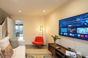Interior - Cosy & Contemporary 2 Bed Home, Quiet Area Parking - Pass the Keys (Shrewsbury)