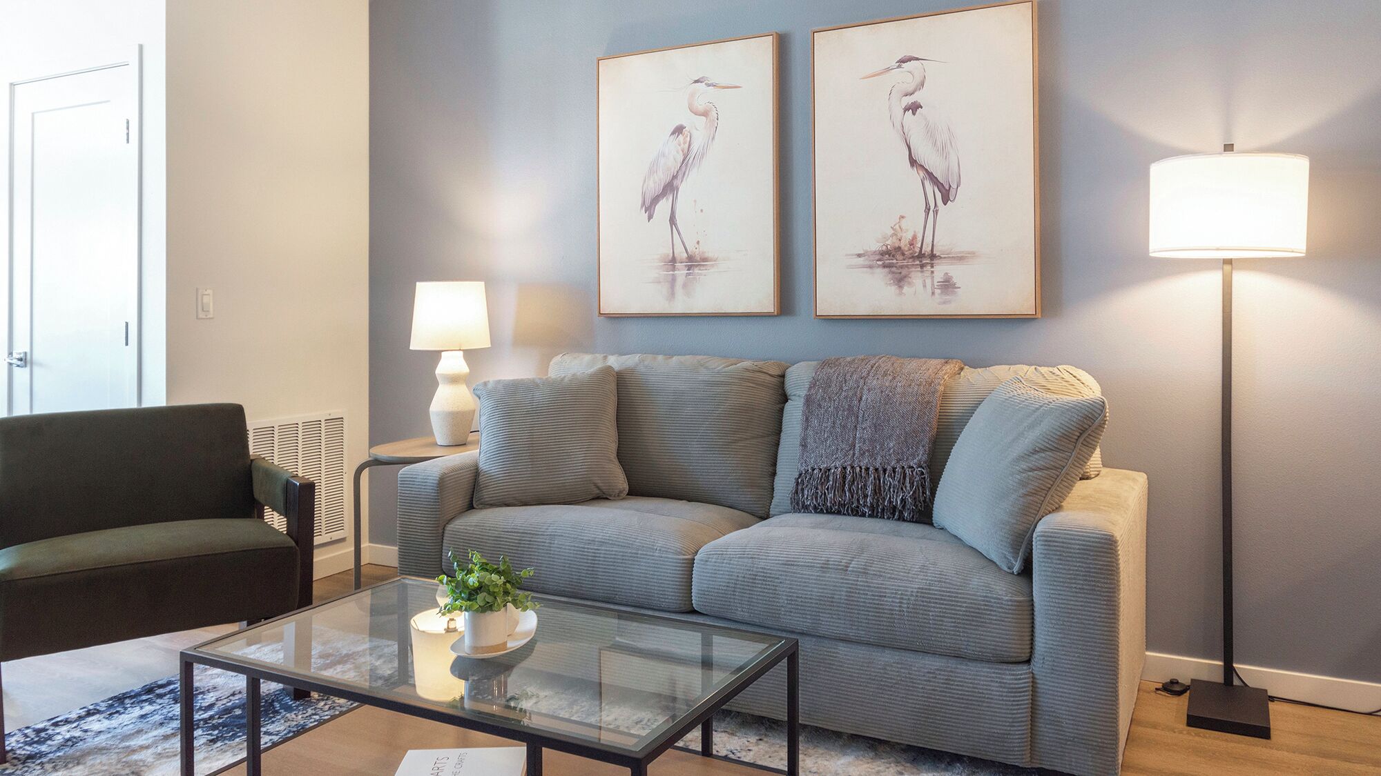 Apartamento (1 Bedroom) | Zona de estar | Smart TV de 50 pulgadas con canales digitales