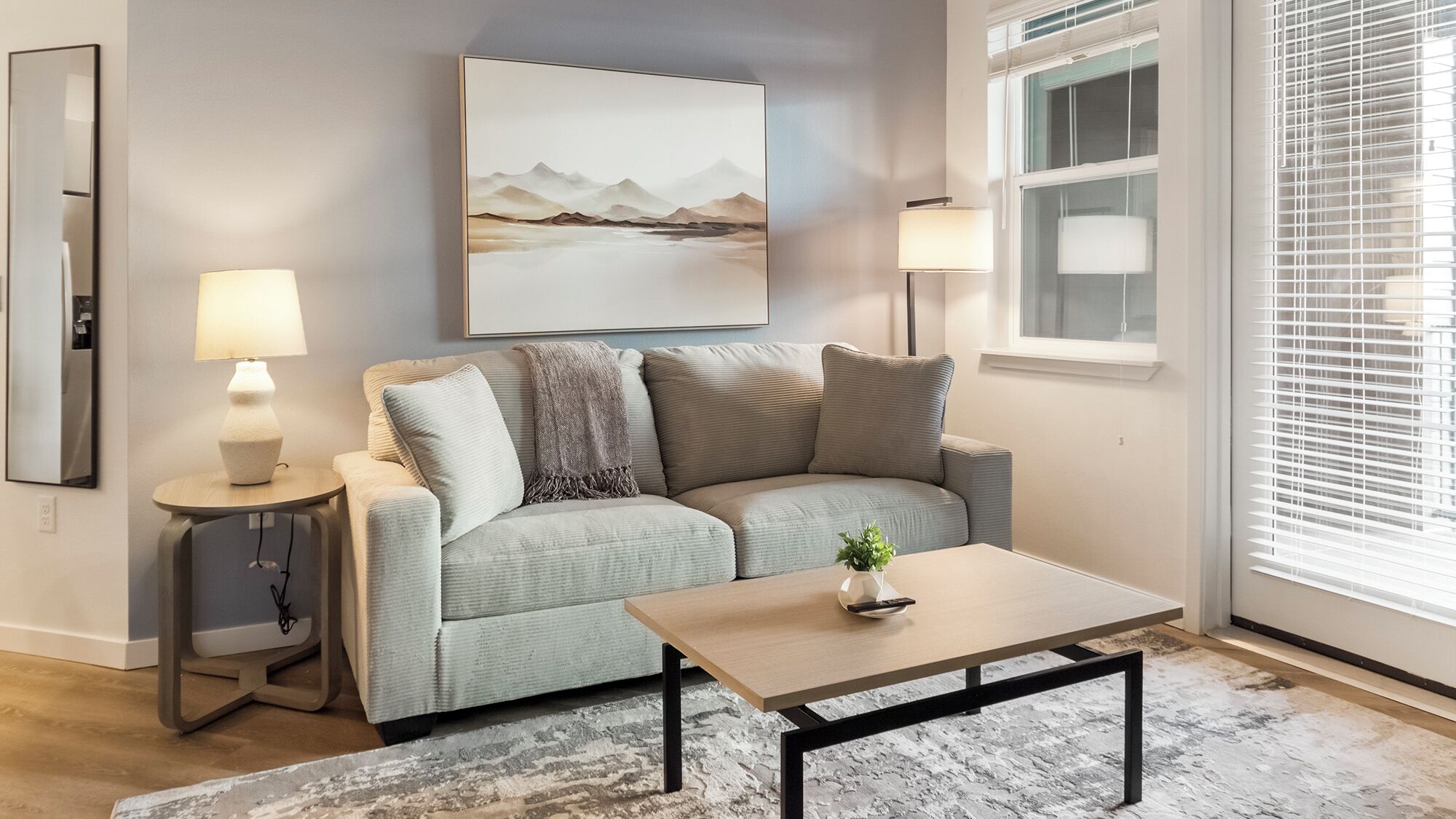 Apartamento (2 Bedrooms) | Zona de estar | Smart TV de 50 pulgadas con canales digitales