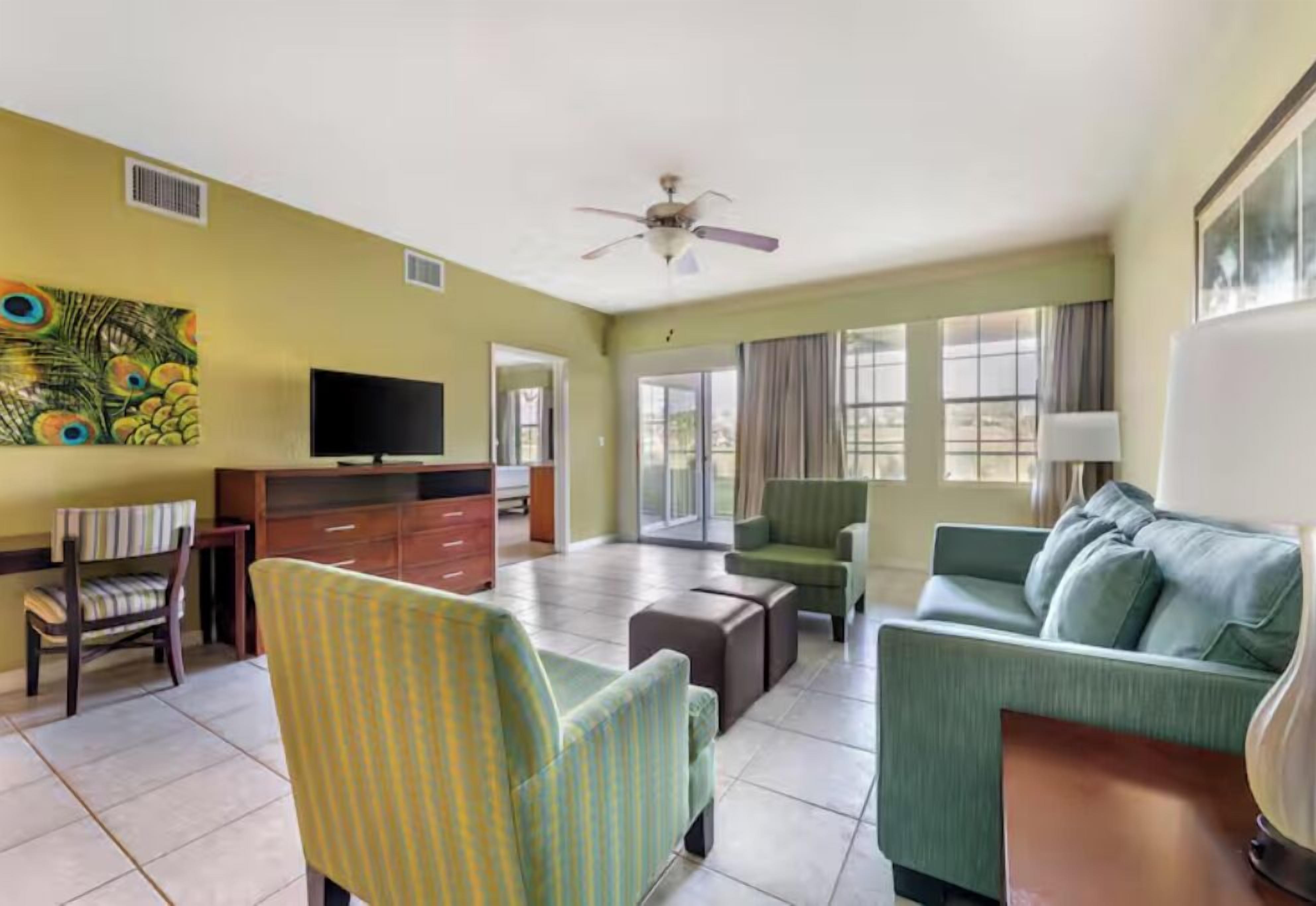 Family Retreat In 2 Spacious Suites W/ 2br + Tub Near Orlando Theme Parks - Celebration, FL