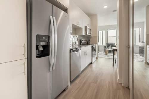 Estudio (0 Bedroom) | Cocina privada | Frigorífico, microondas, horno y placa de cocina