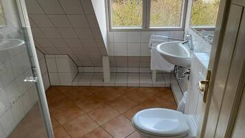 Apartment, 1 Bedroom, Ocean View | Bathroom