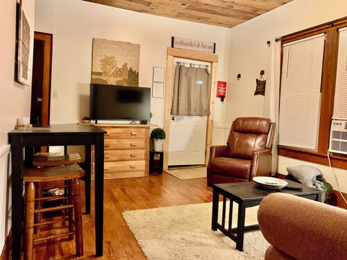 Alumni Cottage, right beside Harding campus