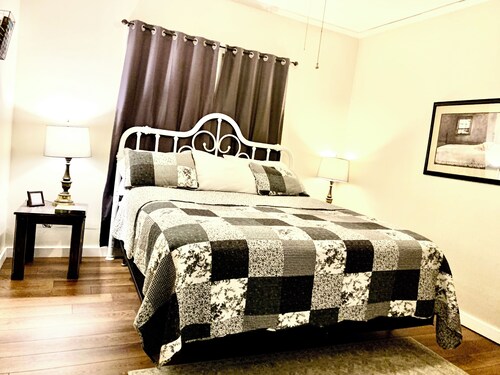 Alumni Cottage, right beside Harding campus