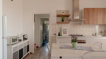 Kühlschrank, Ofen, Herdplatte, Geschirrspüler