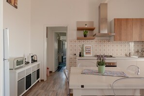 Refrigerador, horno, placa de cocina, lavavajillas