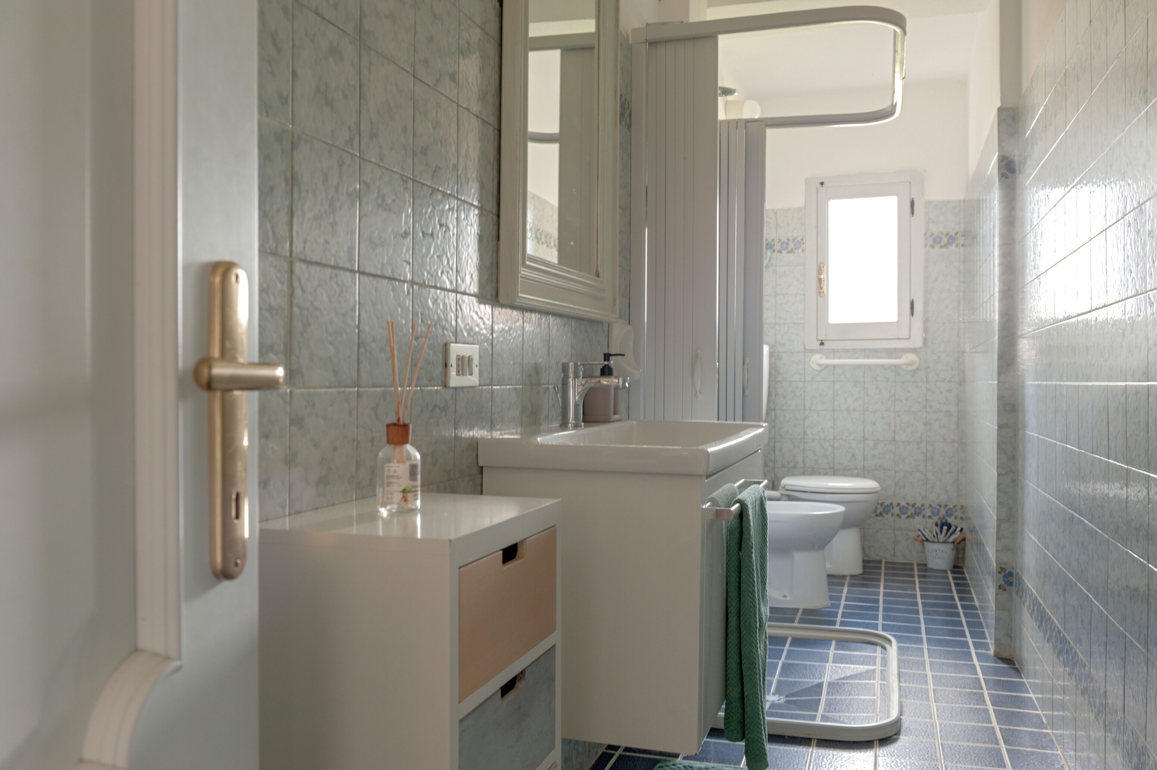 Dusch, hårtork och handdukar