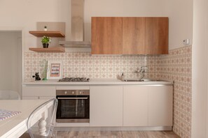 Refrigerador, horno, placa de cocina, lavavajillas