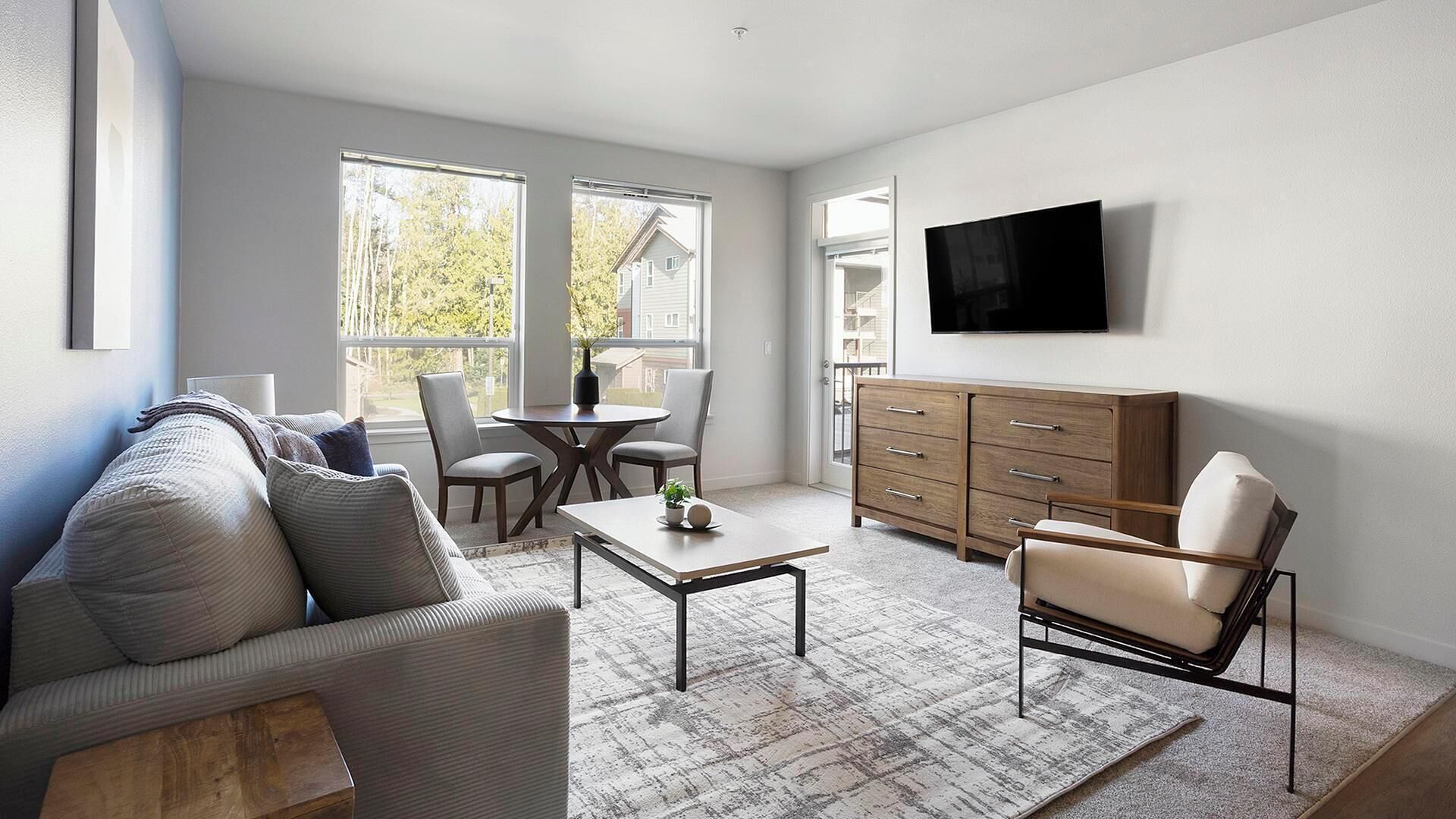 Căn hộ (1 Bedroom) | Khu phòng khách | Smart TV 50-inch có truyền hình kỹ thuật số 