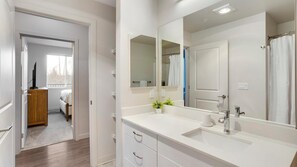 Apartment (2 Bedrooms) | Bathroom | Free toiletries, hair dryer, towels, soap - Landing Incredible 1bd, Clubhouse, Gym (Marysville)