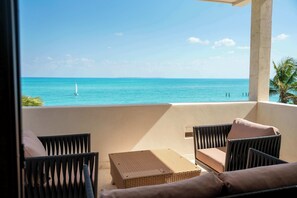 Property grounds - Isla Blanca Beach House |3BR |Eco-friendly Retreat (Cancún)