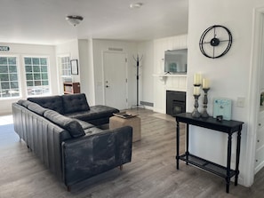 Living area - Charming Mill Beach Cottage by the Sea (Brookings)