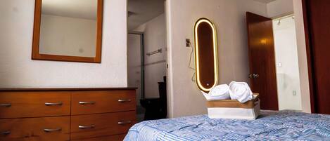 4 bedrooms, iron/ironing board, WiFi, bed sheets