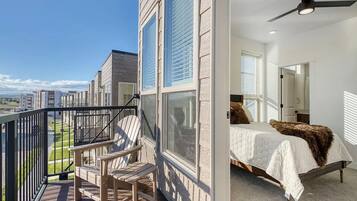 Apartment (3 Bedrooms) | 2 bedrooms, individually decorated, individually furnished, desk