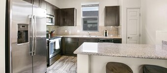 Landing Chic 2bd, Clubhouse