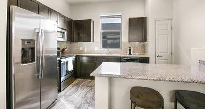 Landing Chic 2bd, Clubhouse