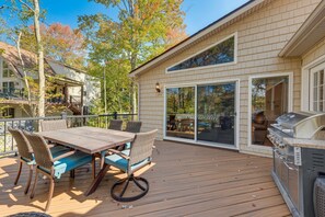 Outdoor dining - Hit the Slopes & Explore! Arrowhead Lake Retreat. (pocono lake)