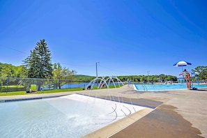 Pool - Hit the Slopes & Explore! Arrowhead Lake Retreat. (pocono lake)