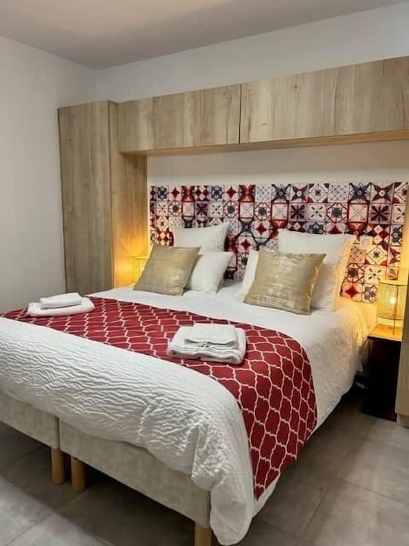 2 bedrooms, iron/ironing board, WiFi, bed sheets