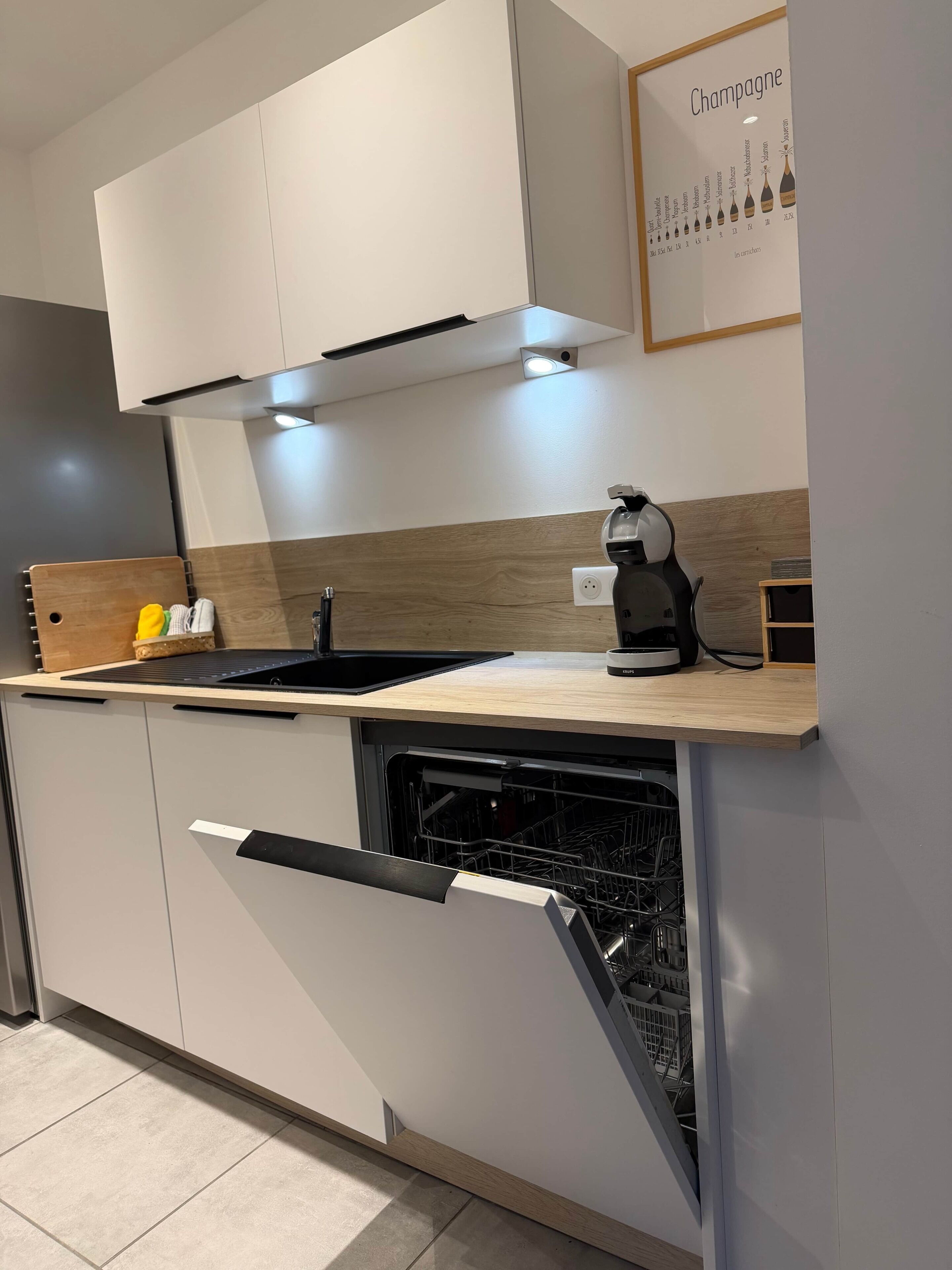 Geladeira, micro-ondas, fogão, cooktop