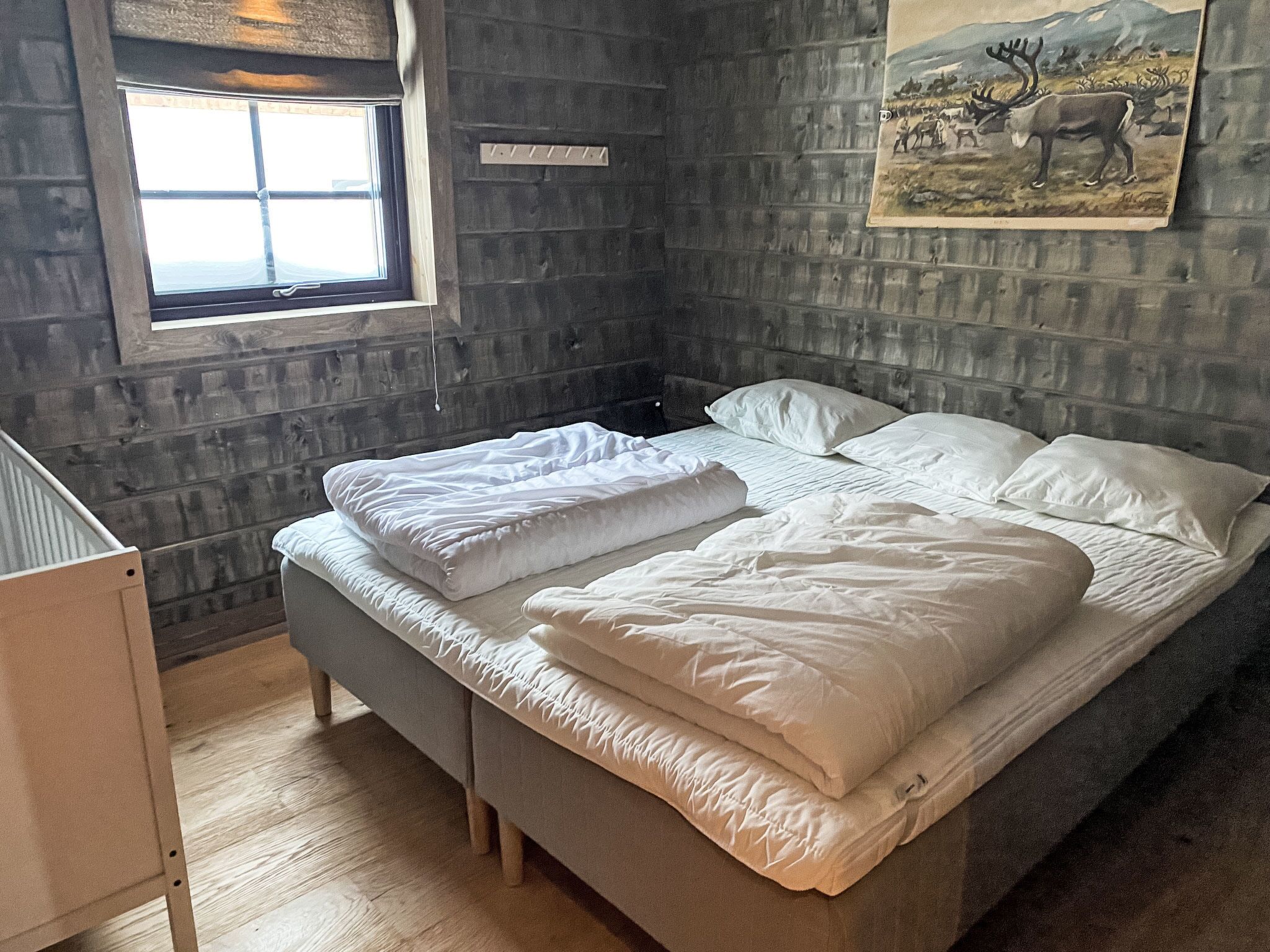 4 bedrooms, desk, internet