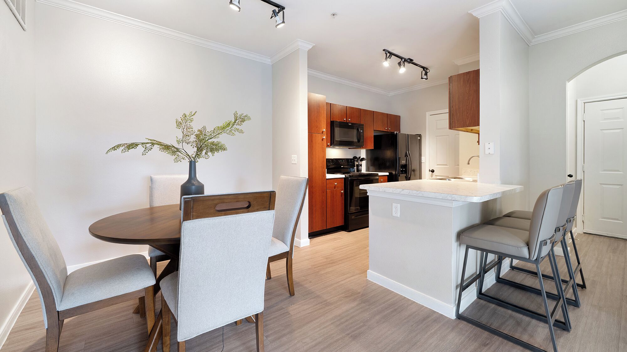 Apartment (2 Bedrooms) | Dining room