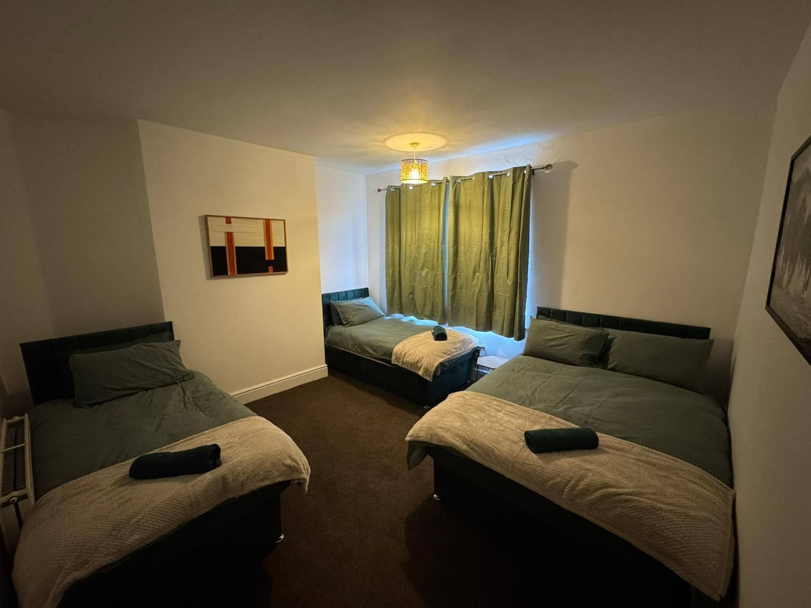 4 bedrooms, iron/ironing board, Internet, bed sheets