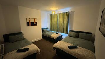 4 bedrooms, iron/ironing board, Internet, bed sheets