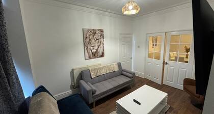 Spacious 4-Bedroom Doncaster Home | Sleeps 12 | Ideal for Fmilies & Contractors