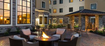 Free Breakfast & Pool Access. King Studio Near Ohio State University!