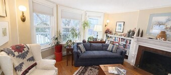 New Hampshire Room: luxurious king size bed & private bath in historic B&B