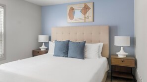 Standard Apartment (2 Bedrooms) | 2 bedrooms, individually decorated, individually furnished, desk