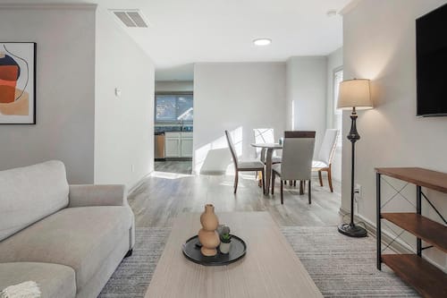 Deluxe Apartment (2 Bedrooms) | Living area